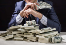 Tiền bạc có phải cội rễ của mọi thứ xấu xa và đau khổ?