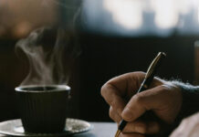 Tại sao chúng ta làm thơ