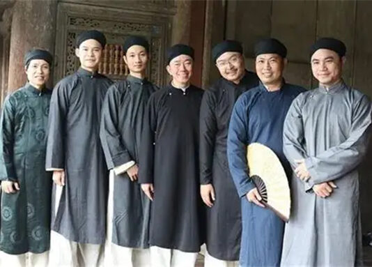 Ngày Tết Nói Chuyện Khăn Áo